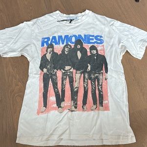 NWT Ramones daydreamer tee shirt size M with holes